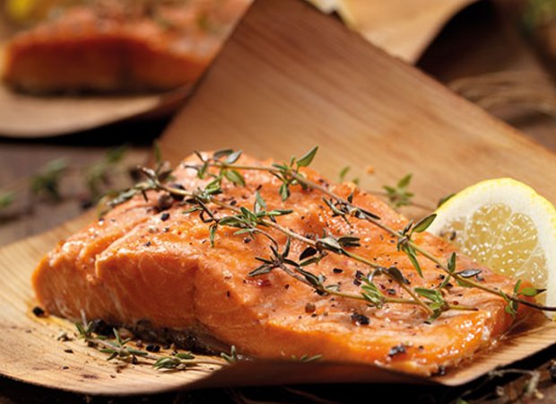 [Translate to COM English:] Grilled salmon with honey glaze