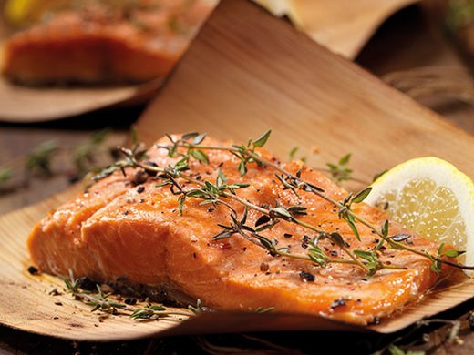 [Translate to COM English:] Grilled salmon with honey glaze