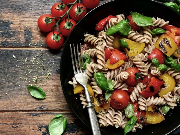 Pasta with roasted Peppers and Basil