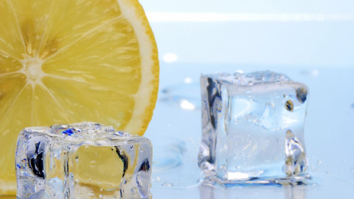 Lemon with ice cubes
