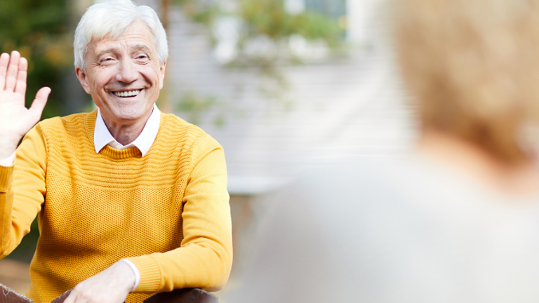[Translate to COM English:] A waving old person