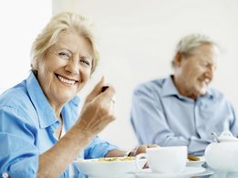 [Translate to COM English:] Couple having breakfast