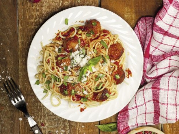 [Translate to COM English:] Spaghetti with meatballs and tomato sauce
