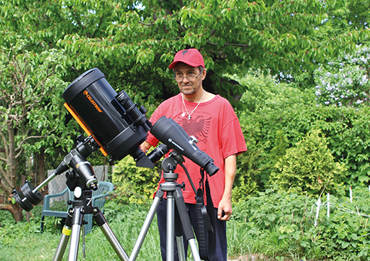 Michal Stýblo, dialysis patient, with his telescope